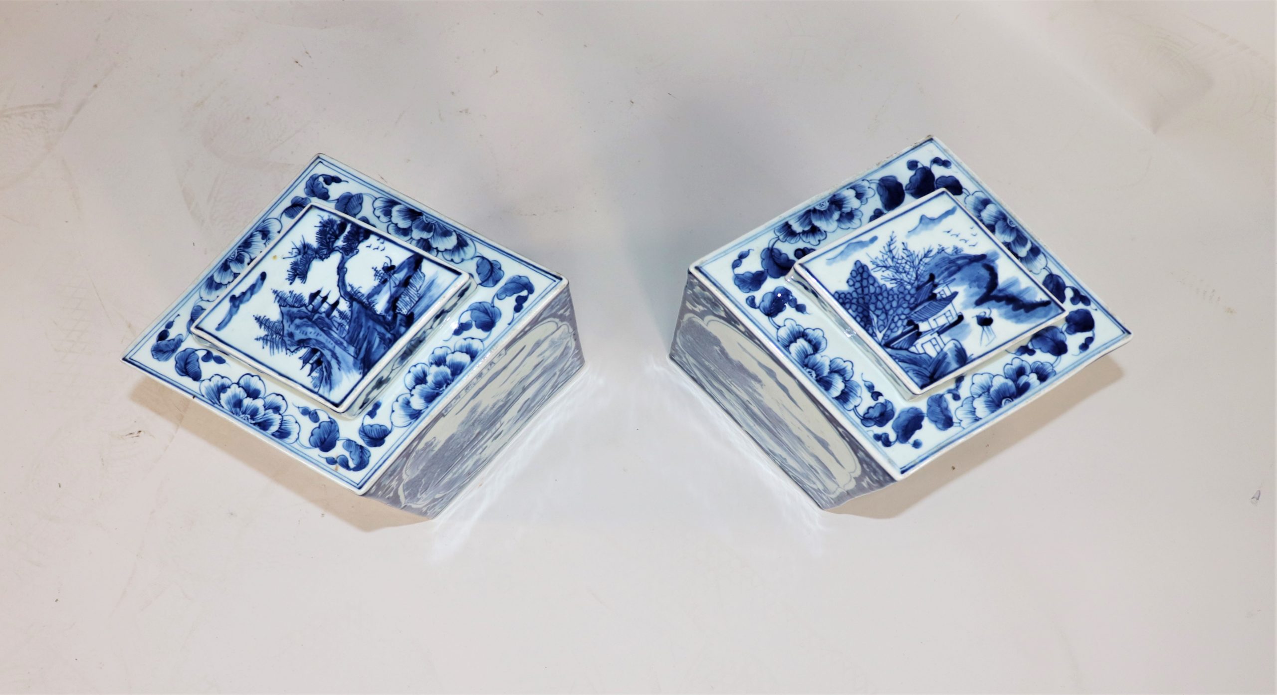 Pair of 20th Century Chinese Kangxi Style Rhombus Tea Jars - Image 7
