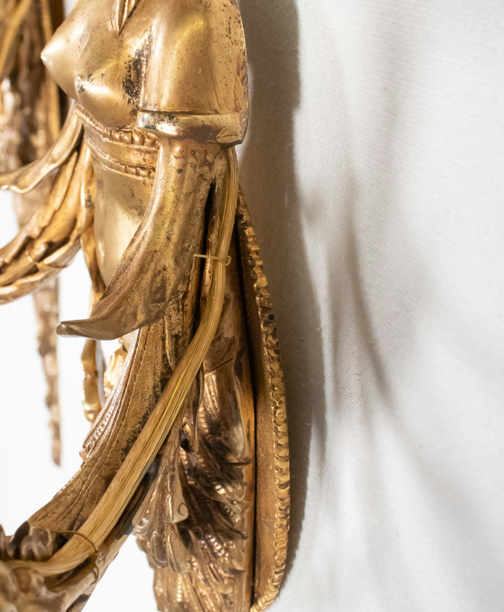 Large Pair of 19th Century French Empire Style Gilt Bronze Sconces Featuring Caryatids of Acantha - Image 11
