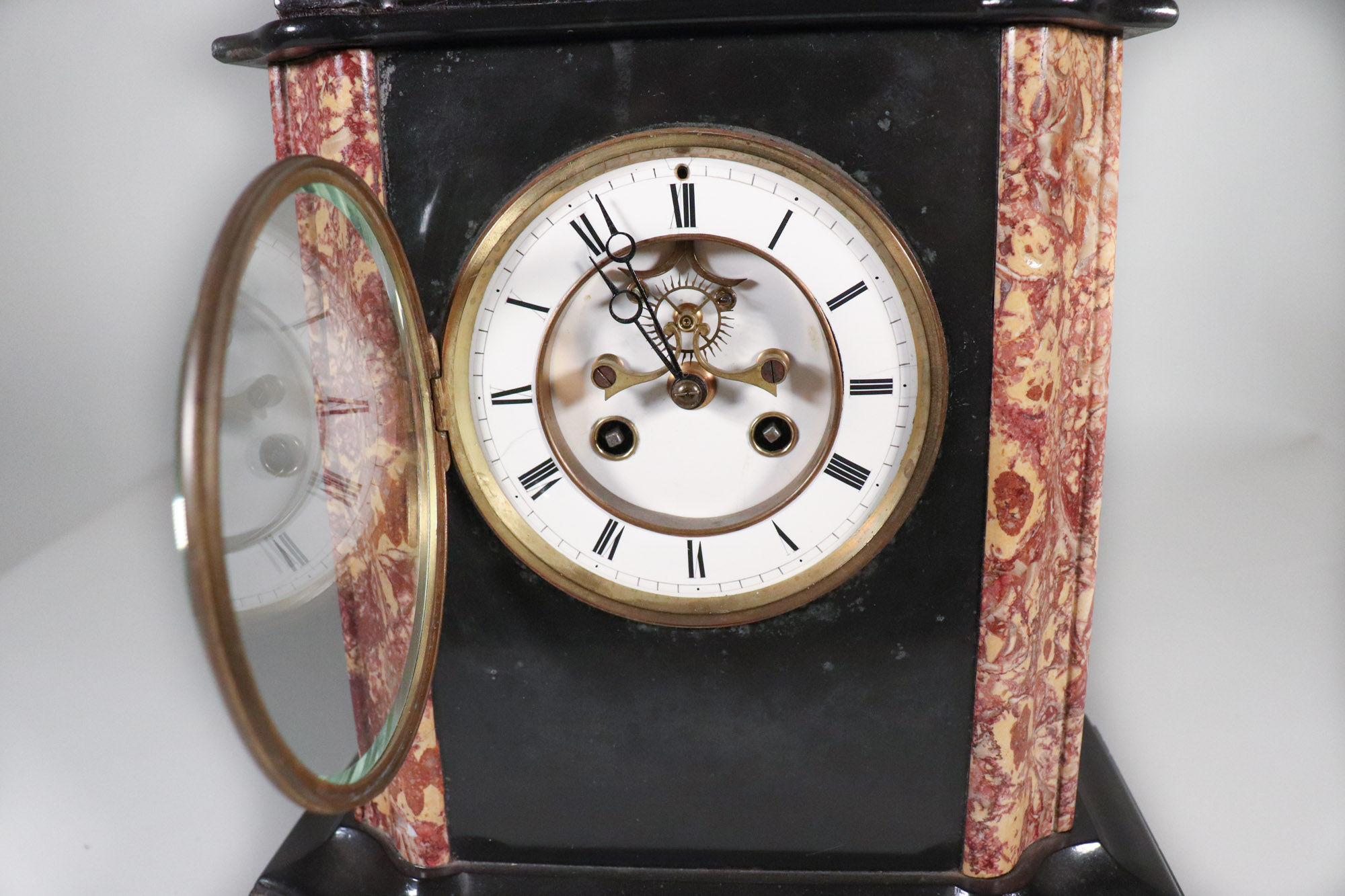 Early 20th Century French Neoclassical Black Slate and Marble Mantel Clock with Patinated Bronze Lion - Image 10
