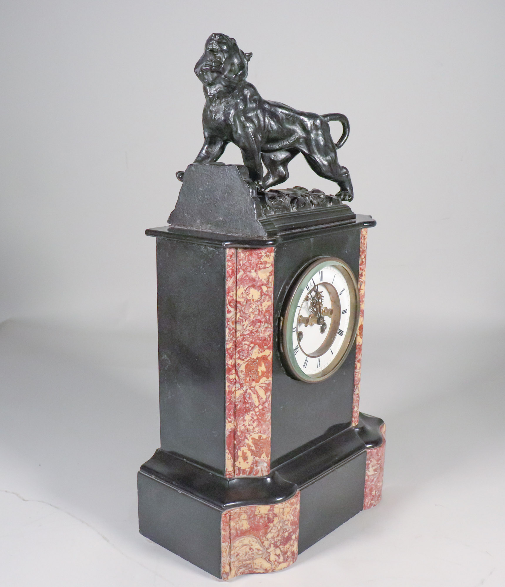 Early 20th Century French Neoclassical Black Slate and Marble Mantel Clock with Patinated Bronze Lion - Image 3